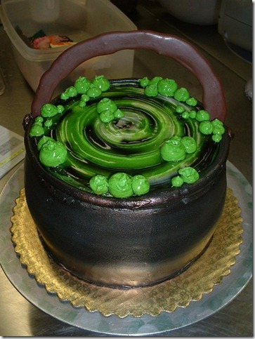 Cauldron_Cake_by_Kahlan4