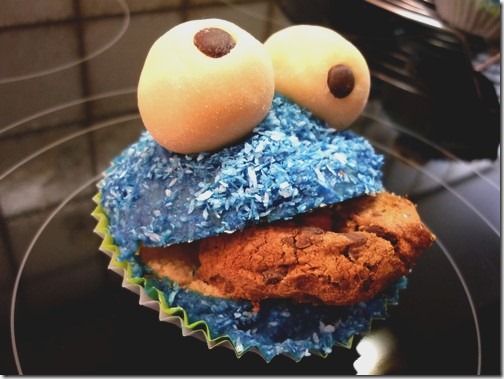 Cookie_Monster_Muffin_by_RianeFinn