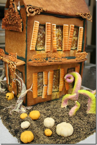 Haunted_Gingerbread_House_III_by_ZonbiKeki