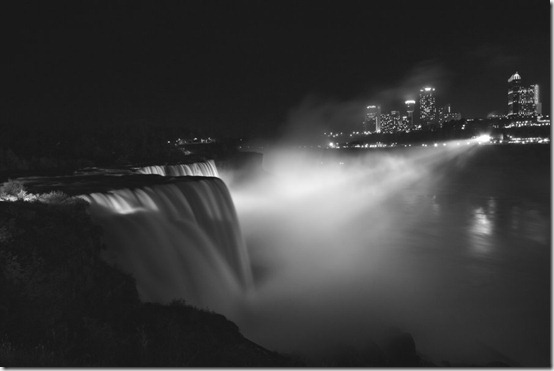 Niagara_Falls_at_Night_by_kla91